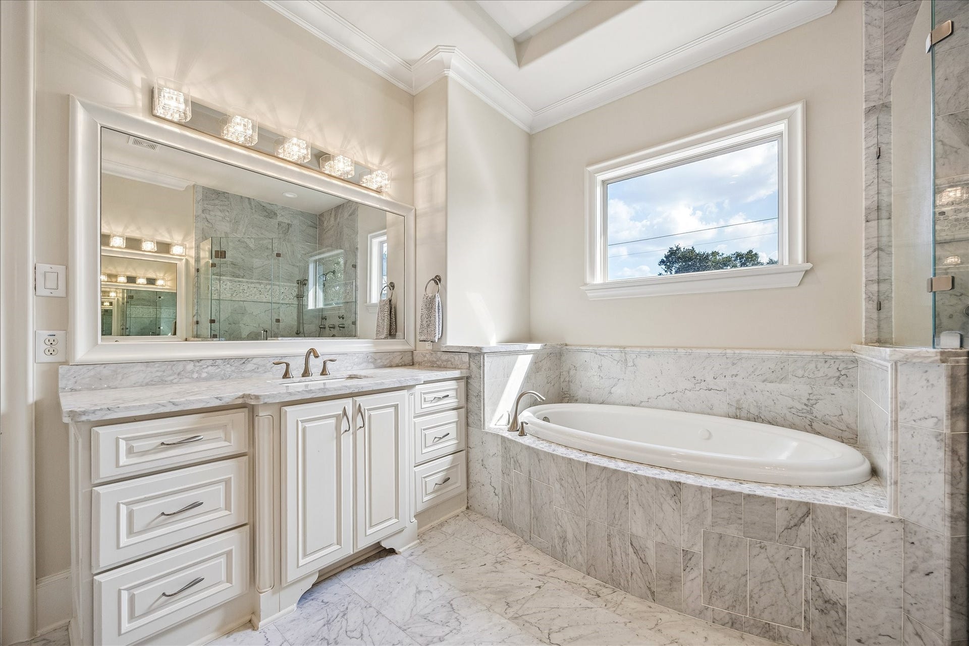 4901 Holt Street, Bellaire, TX 77401 4901 Holt Street, Bellaire, TX 77401