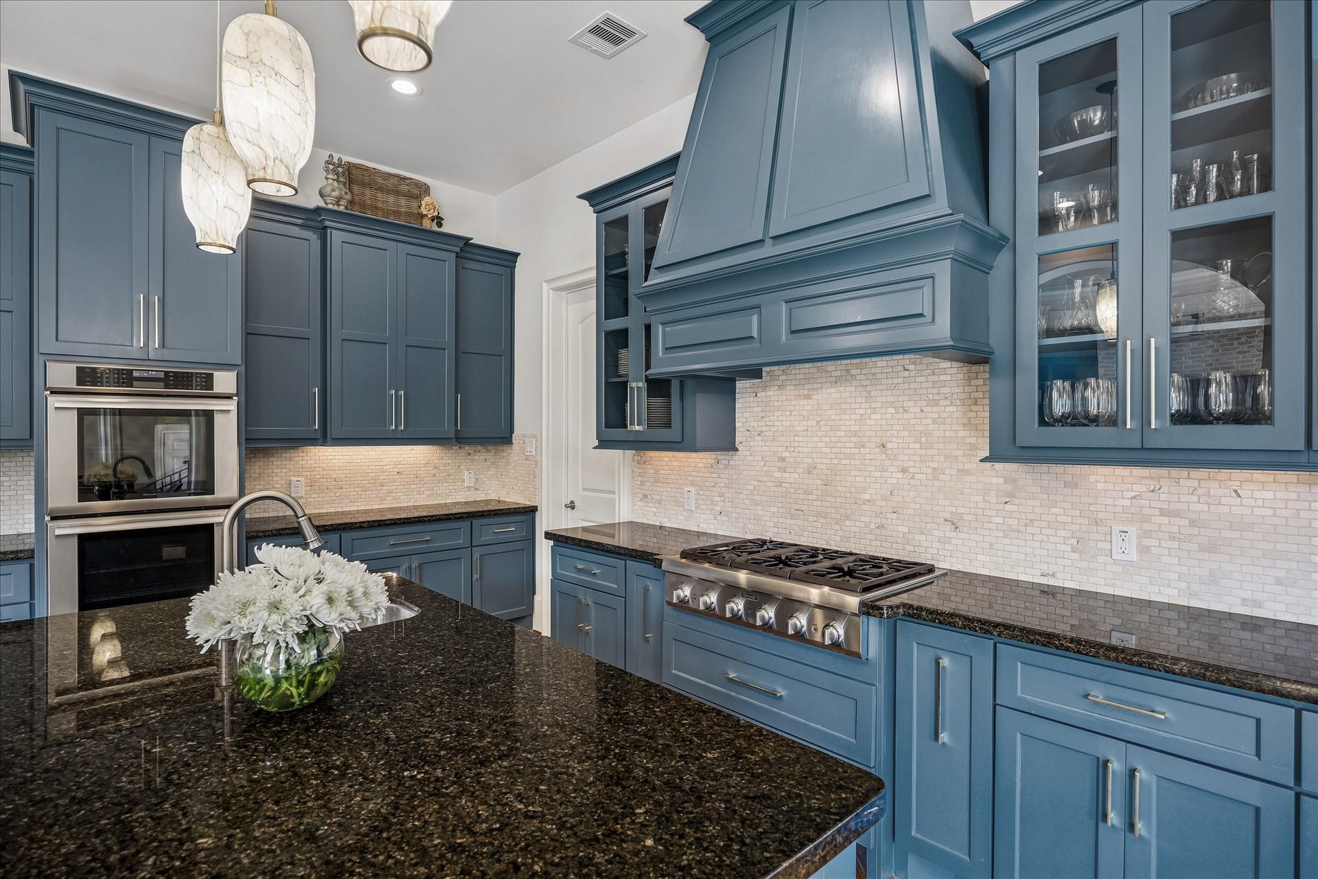 4901 Holt Street, Bellaire, TX 77401 4901 Holt Street, Bellaire, TX 77401