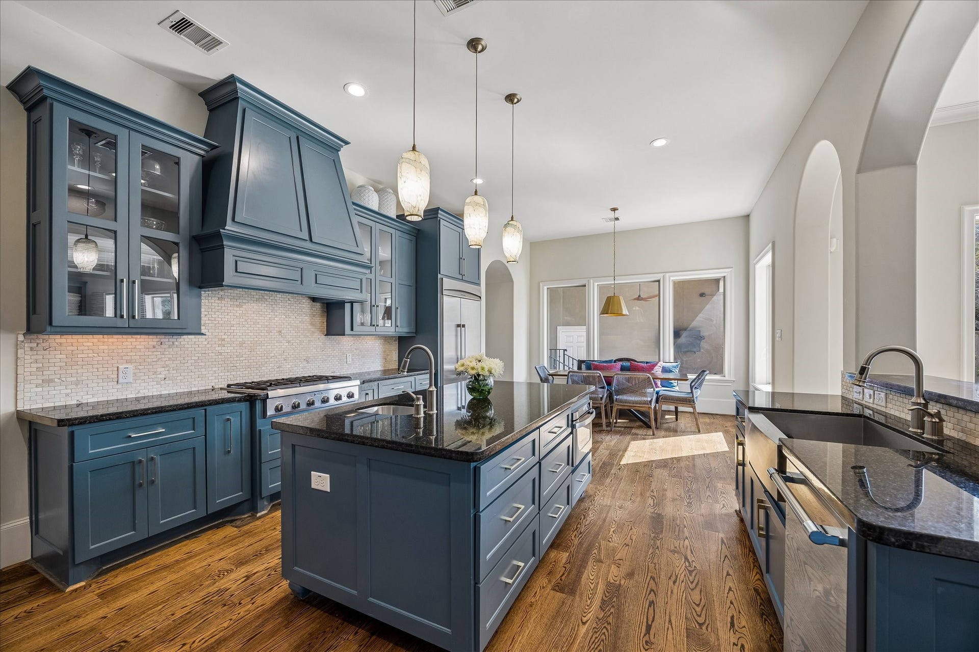 4901 Holt Street, Bellaire, TX 77401 4901 Holt Street, Bellaire, TX 77401