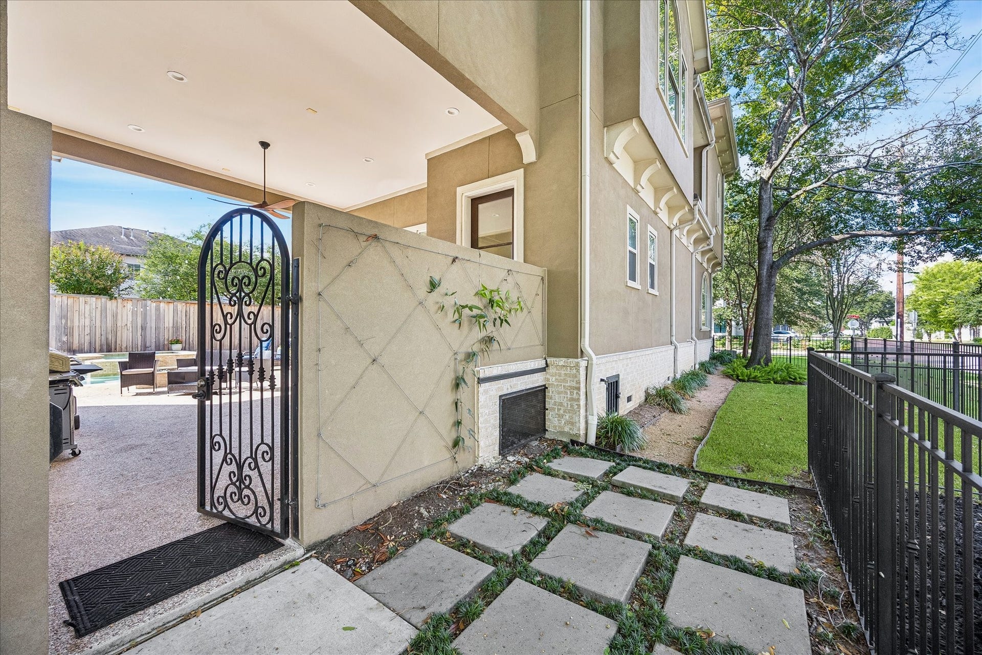 4901 Holt Street, Bellaire, TX 77401 4901 Holt Street, Bellaire, TX 77401
