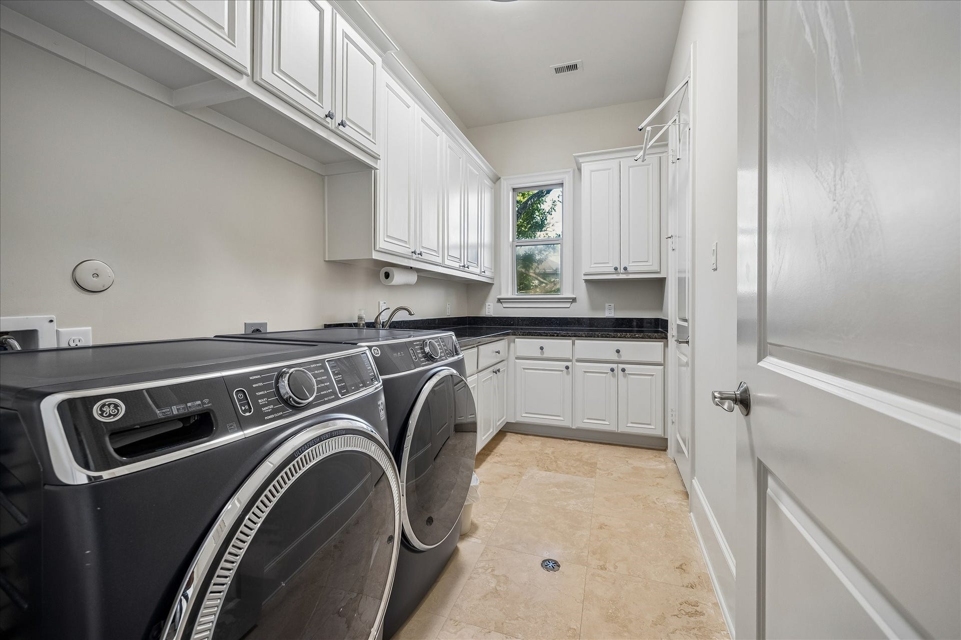 4901 Holt Street, Bellaire, TX 77401 4901 Holt Street, Bellaire, TX 77401