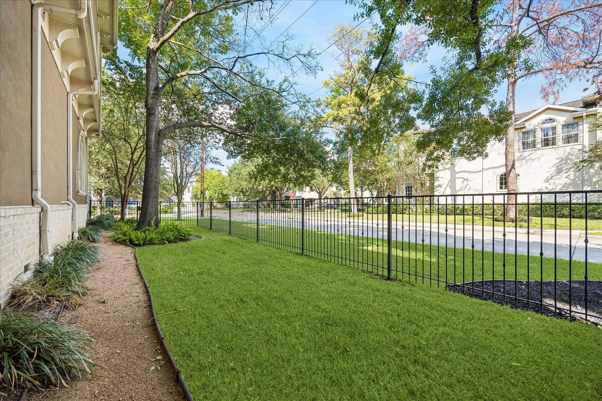 4901 Holt Street, Bellaire, TX 77401 4901 Holt Street, Bellaire, TX 77401