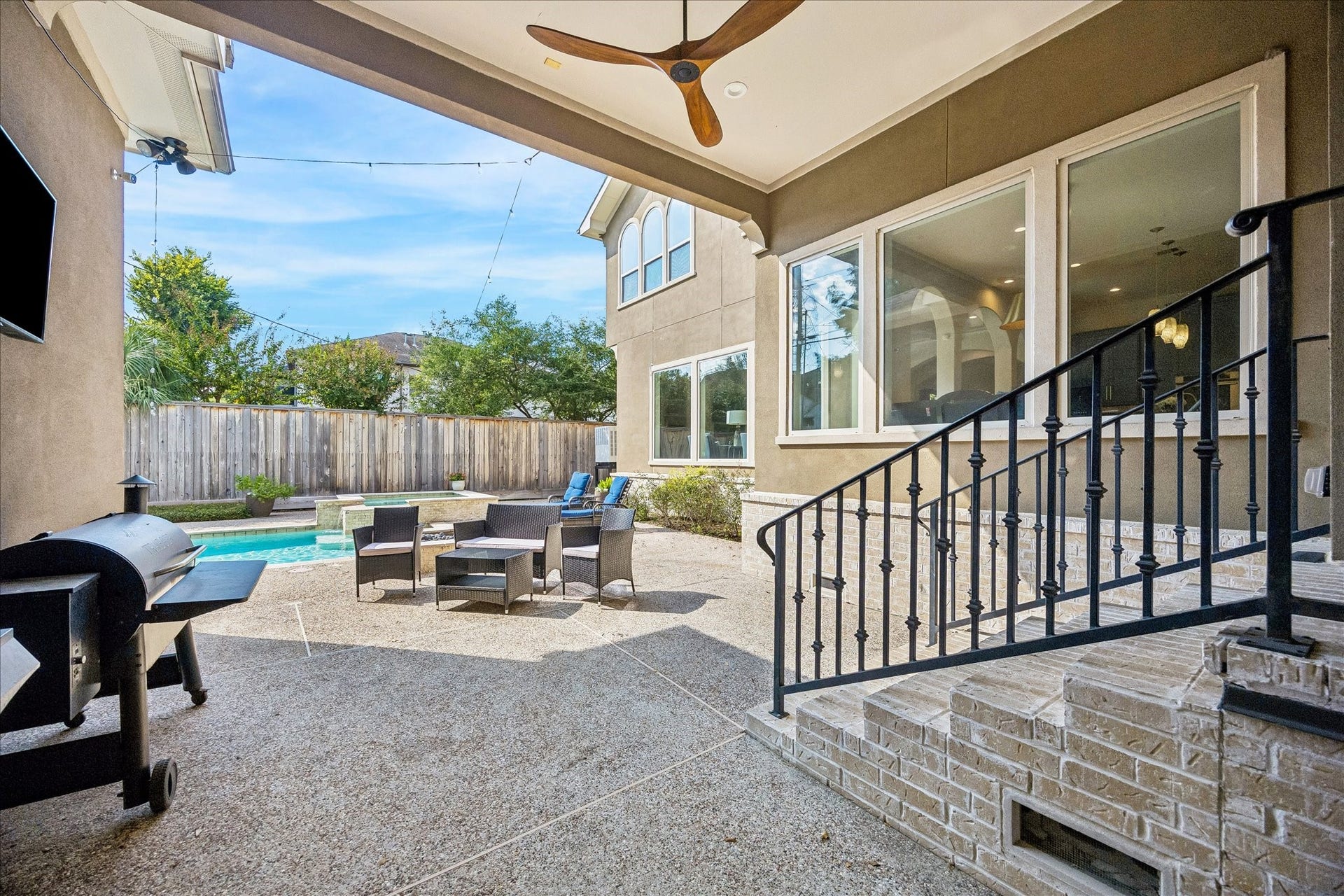 4901 Holt Street, Bellaire, TX 77401 4901 Holt Street, Bellaire, TX 77401