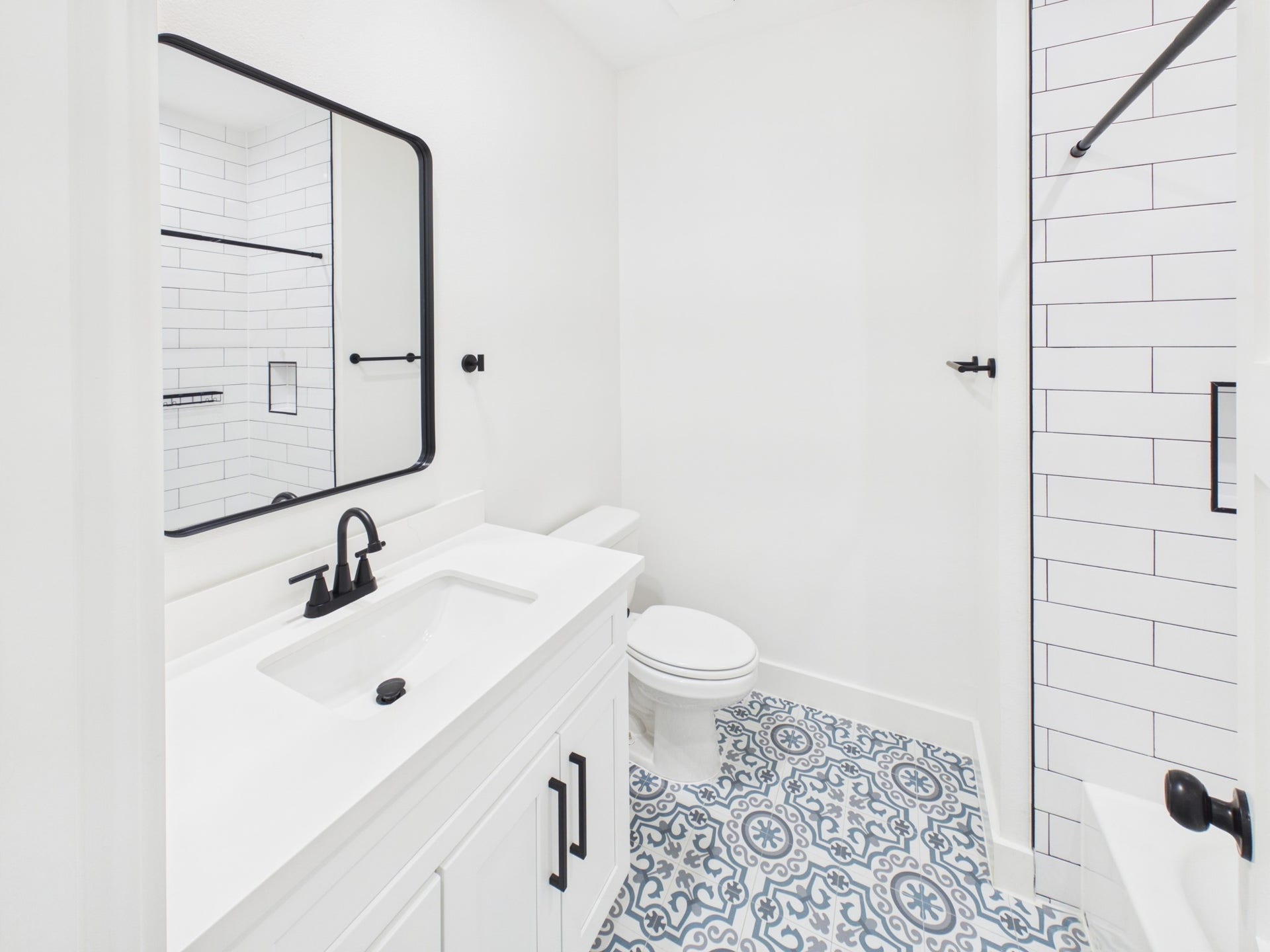 8421 Venus Street, #B, Houston, TX 77088 secondary full bath