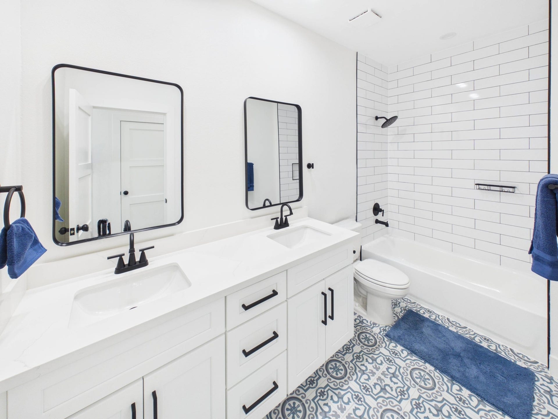 8421 Venus Street, #B, Houston, TX 77088 primary bath with dual vanity