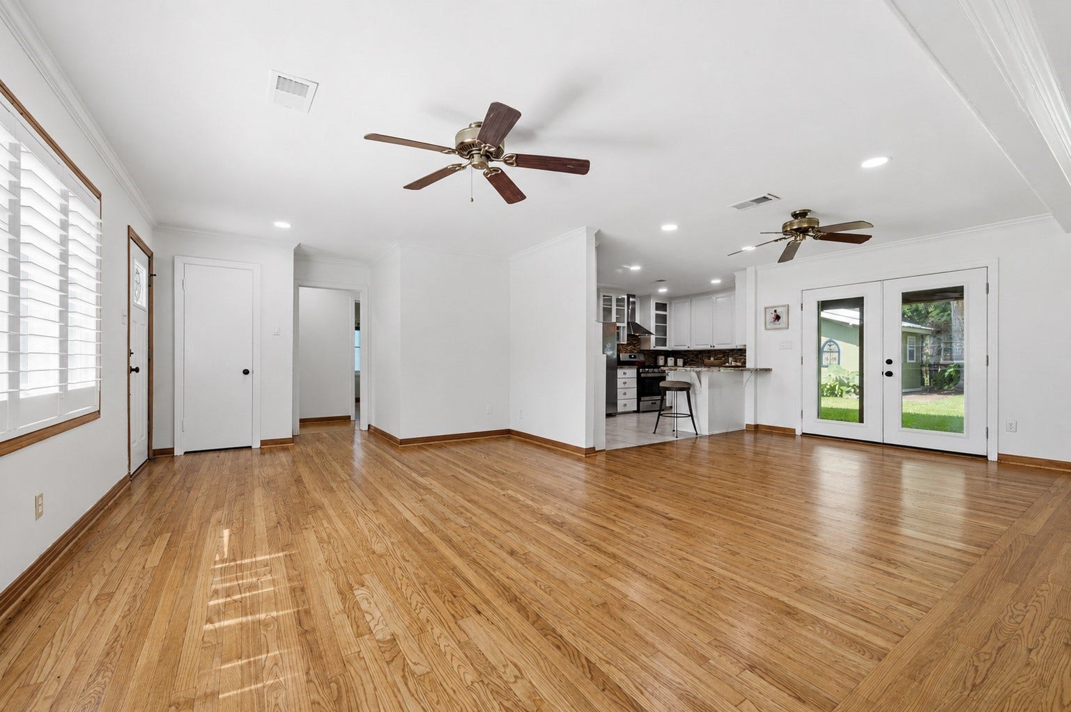 410 Kyle Street, Sugar Land, TX 77478 Professionally refinished hardwood floors (2020), Double-Pane Low-E windows, ceiling fans, and plantation shutters combine timeless style with energy-efficient comfort.