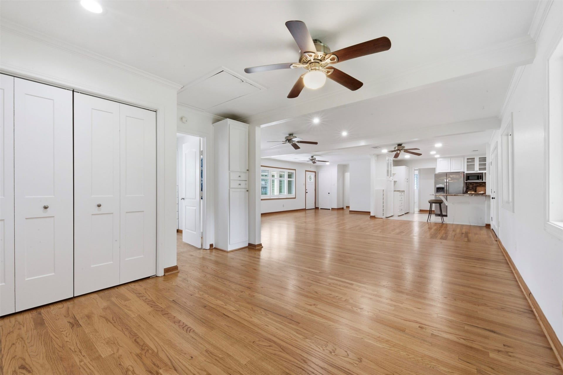 410 Kyle Street, Sugar Land, TX 77478 Multiple living areas provide the flexibility to accommodate everything from quiet evenings to larger gatherings. The open doorway leads to the spacious laundry room, while the double closet doors conceal a generous storage closet with additional storage space just to the right.