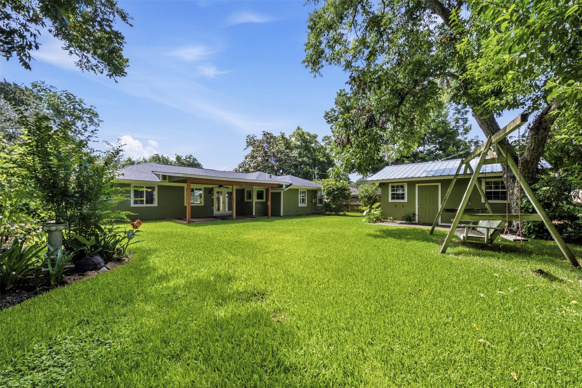 410 Kyle Street, Sugar Land, TX 77478 The expansive backyard offers room to play, garden, or simply unwind. The backyard swing is included with the home but can be removed at the buyer's request.