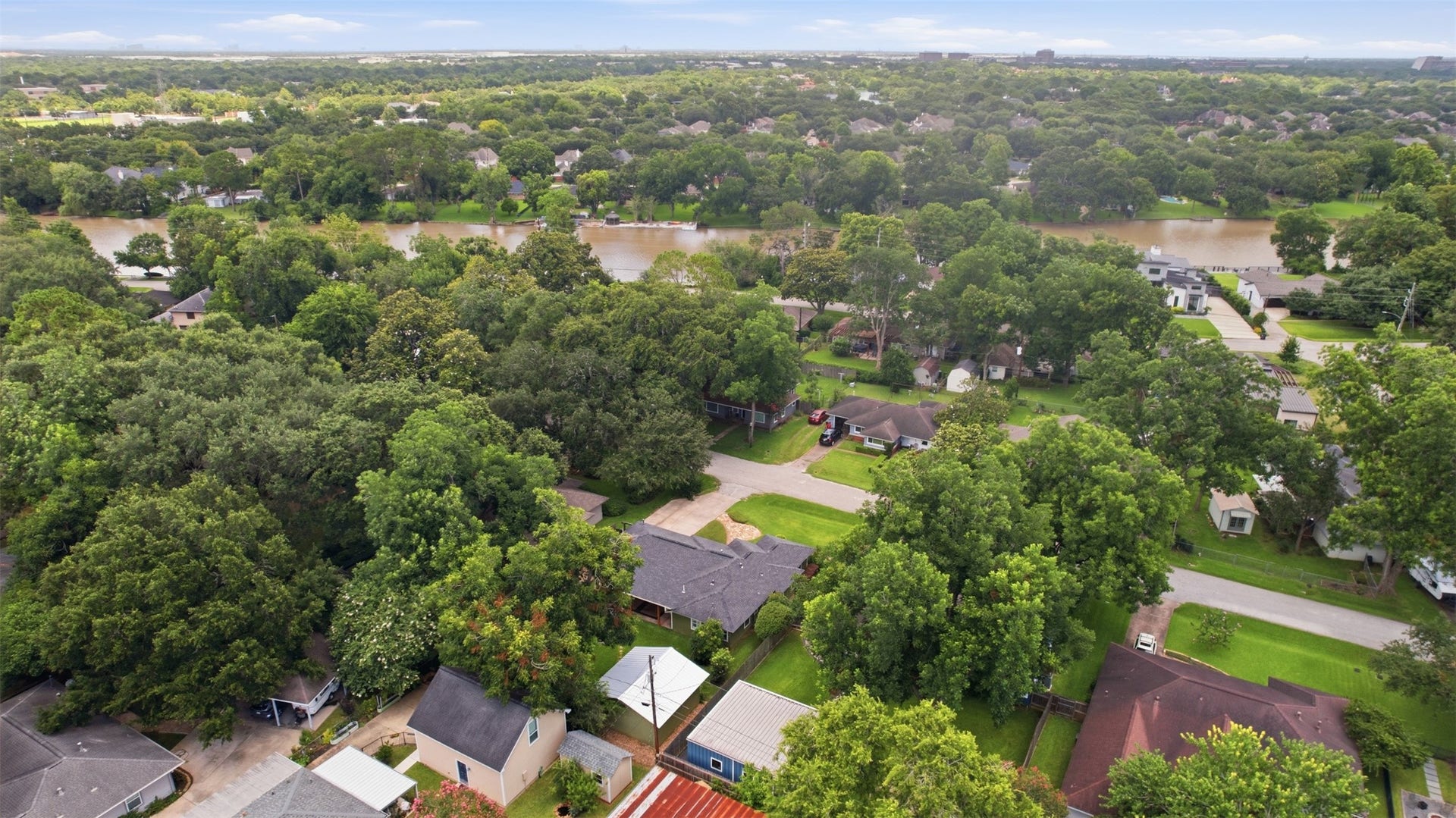 410 Kyle Street, Sugar Land, TX 77478 Enjoy the convenience of living just minutes from Sugar Land Town Square, First Colony Mall, shopping, dining, parks, hospitals, and everyday conveniences.