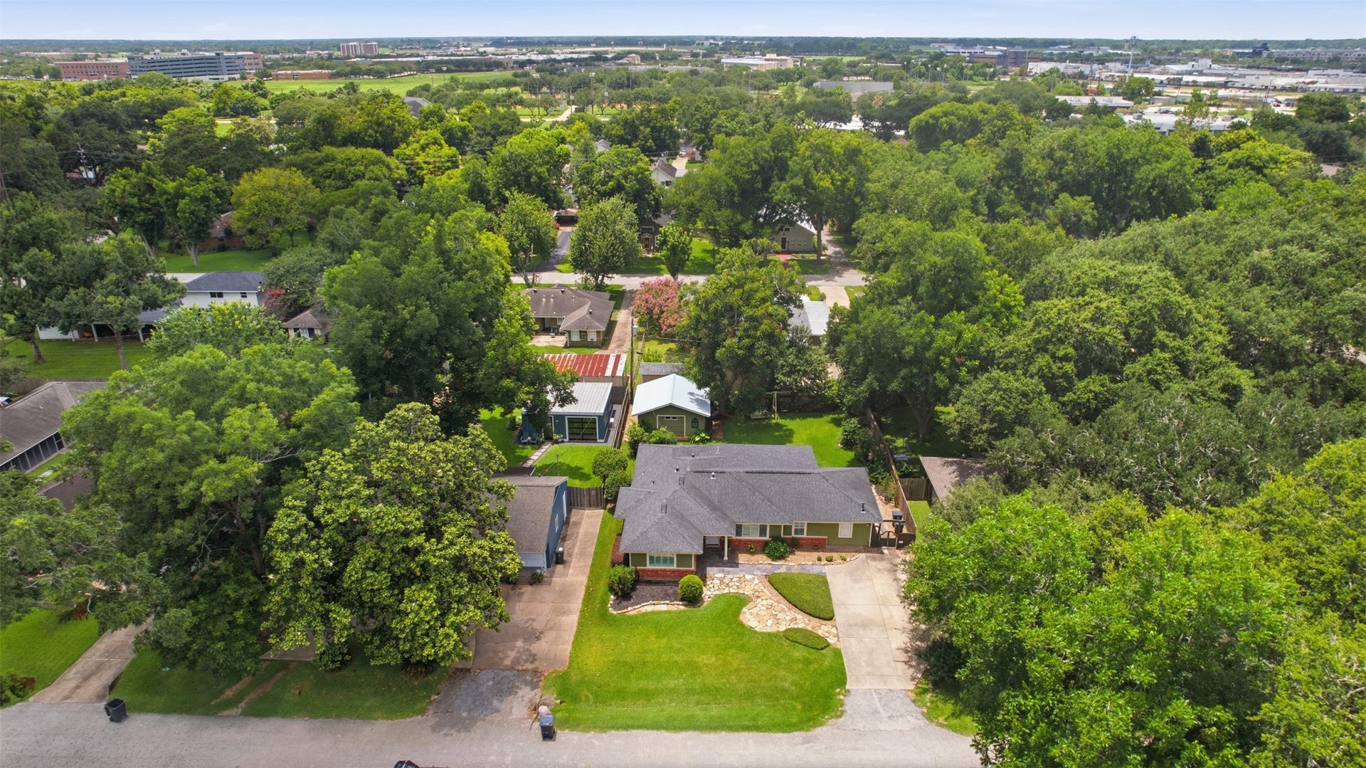 410 Kyle Street, Sugar Land, TX 77478 410 Kyle Street is tucked beneath a canopy of mature trees in Sugar Land's iconic Belknap/Brookside neighborhoodcentrally located with convenient access to Highway 90A, Highway 6, US-59/I-69, Grand Parkway (SH 99), and Beltway 8.