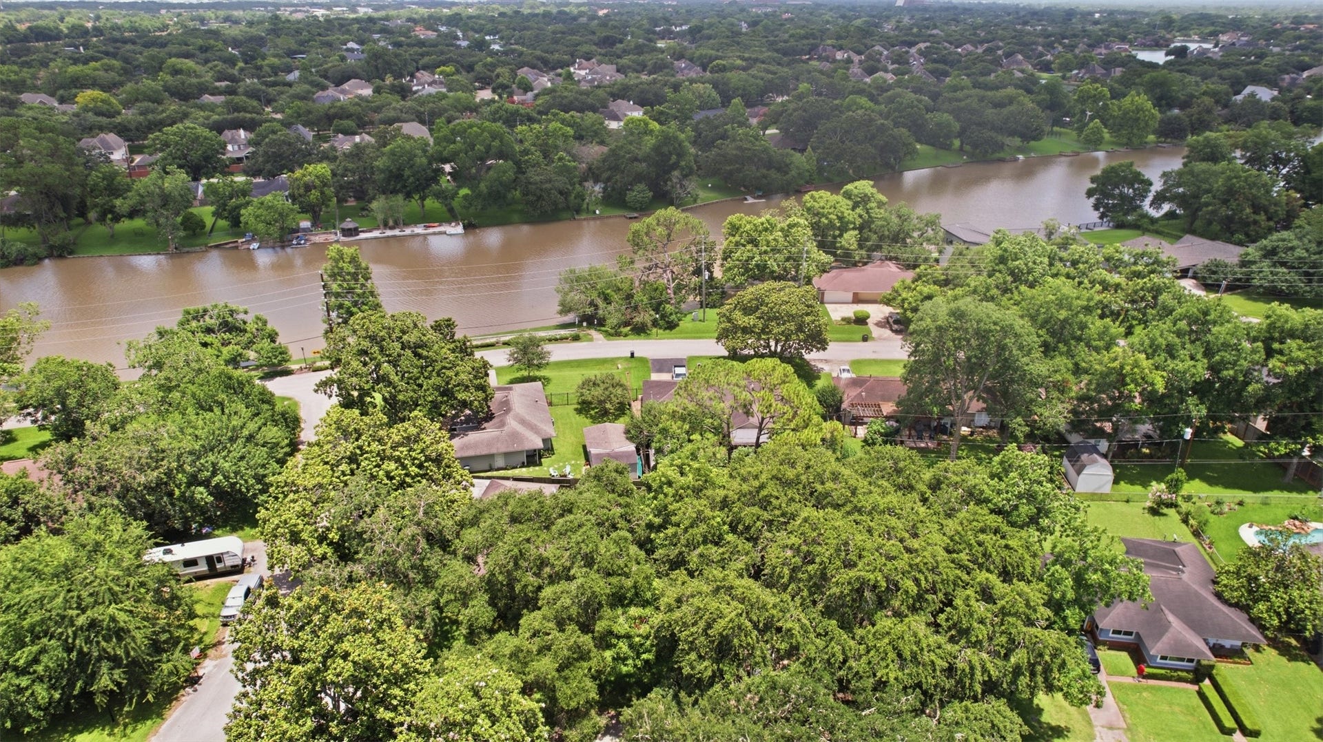 410 Kyle Street, Sugar Land, TX 77478 The peaceful waters of nearby Oyster Creek add a sense of serenity just moments from home.