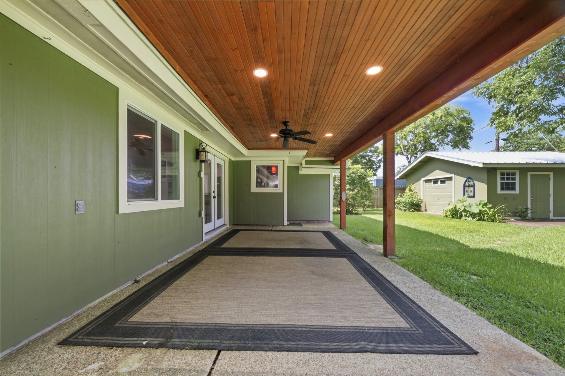 410 Kyle Street, Sugar Land, TX 77478 Another view of the expanded covered back patio.