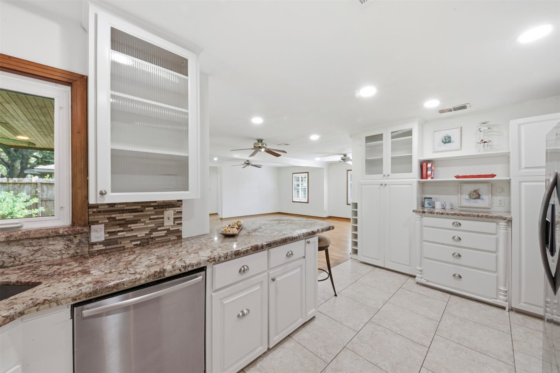 410 Kyle Street, Sugar Land, TX 77478 Designed with organization in mind, the kitchen features abundant cabinetry, pantry pull-out drawers, and a dedicated countertop ideal for a coffee bar, beverage center, or serving station.