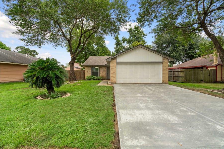 Property photo for 11111 Drakeland Drive, Humble, TX