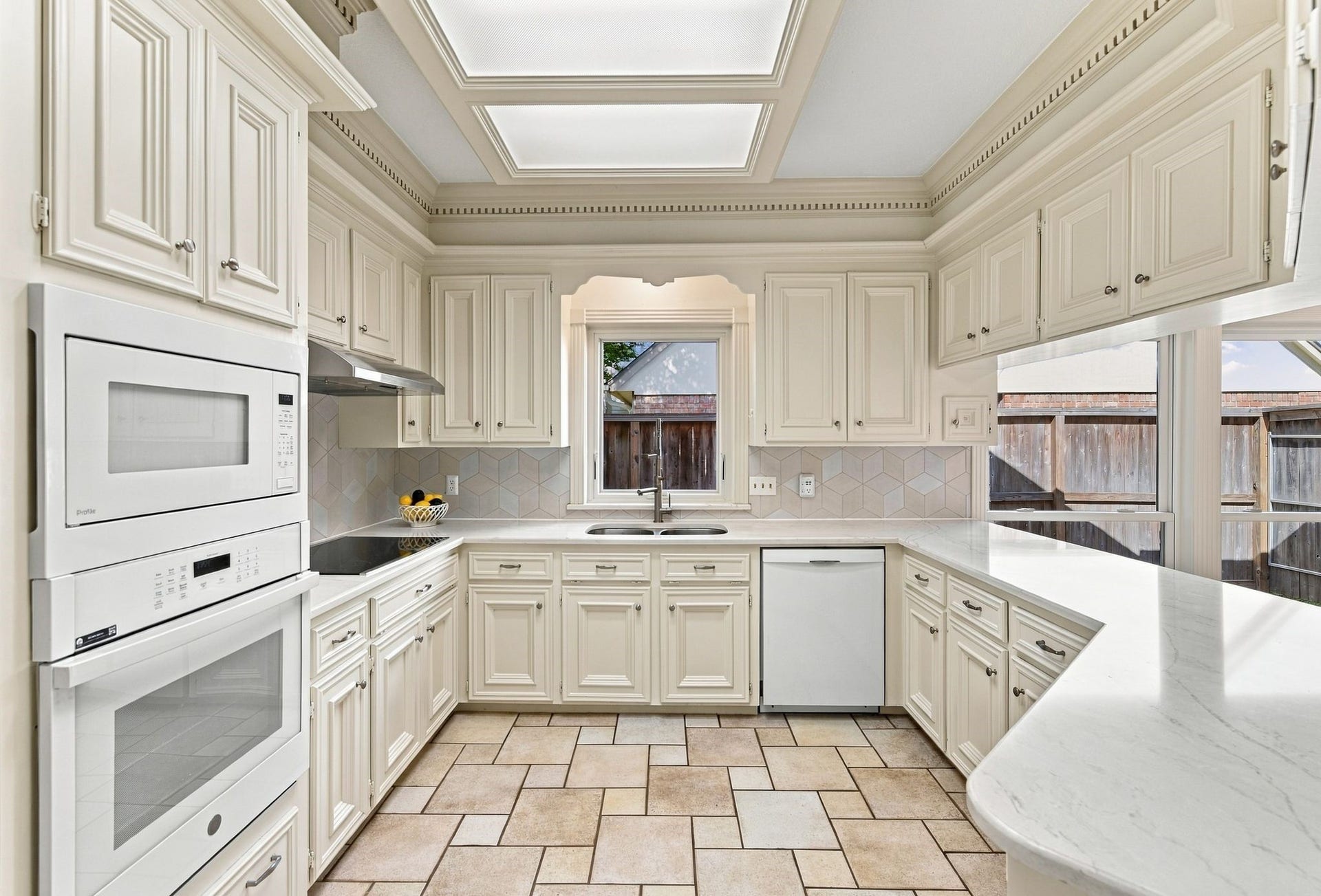 15039 Coral Sands Drive, Houston, TX 77062 15039 Coral Sands Drive, Houston, TX 77062