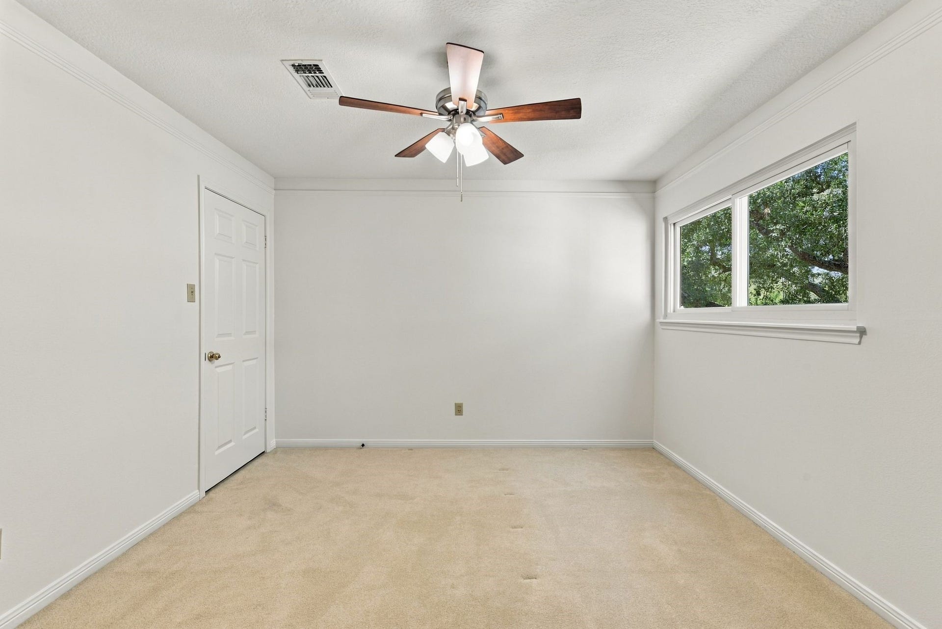 15039 Coral Sands Drive, Houston, TX 77062 15039 Coral Sands Drive, Houston, TX 77062