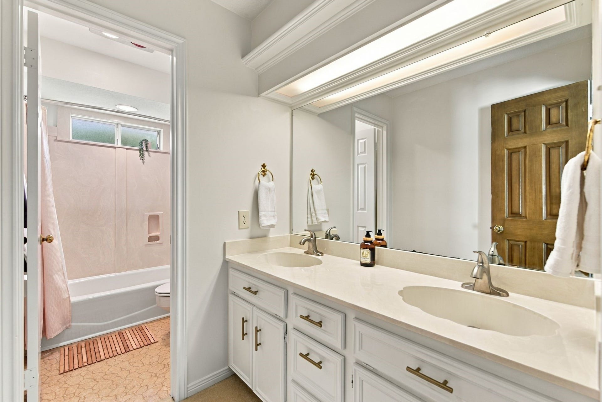 15039 Coral Sands Drive, Houston, TX 77062 15039 Coral Sands Drive, Houston, TX 77062
