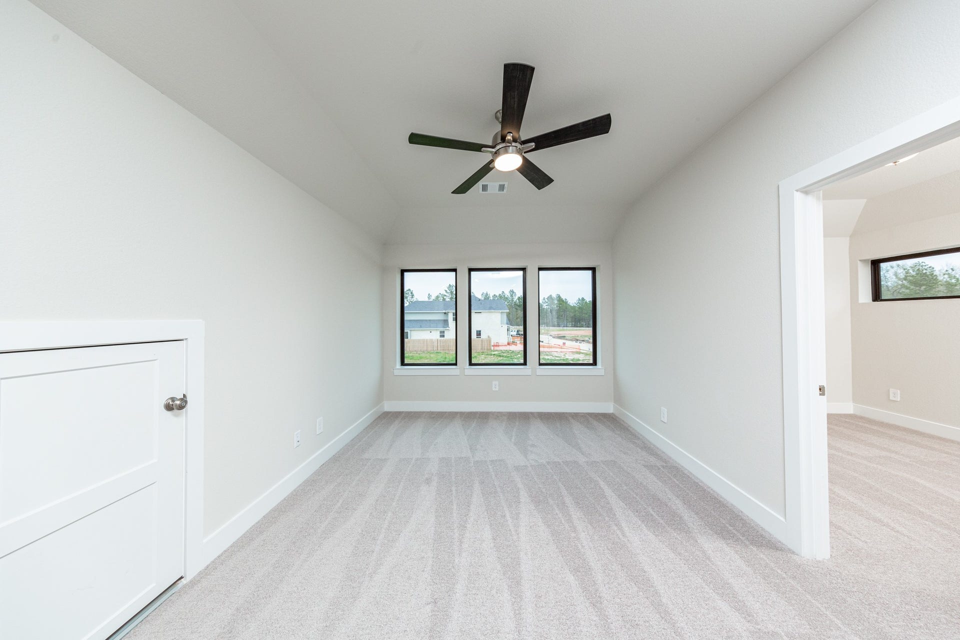Welcome to the ultimate entertainment hub! This versatile Game Room is perfectly designed for both quiet family time and hosting lively game nights, offering seamless flow and modern comfort.
