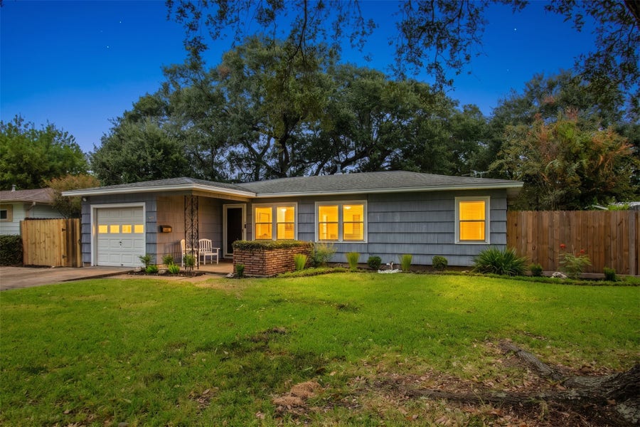Property photo for 1506 14th Avenue N, Texas City, TX