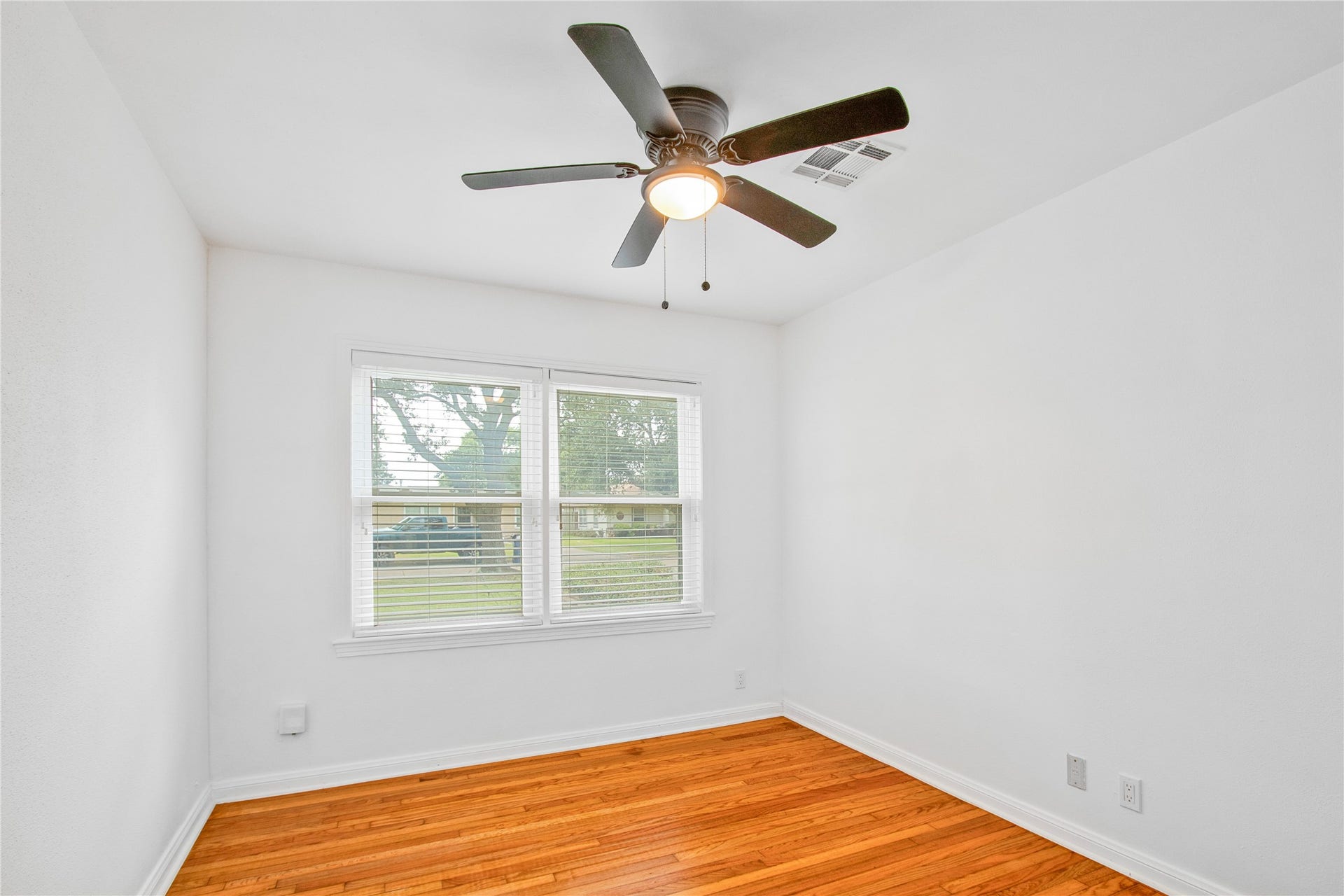 1506 14th Avenue N, Texas City, TX 77590 1506 14th Avenue N, Texas City, TX 77590