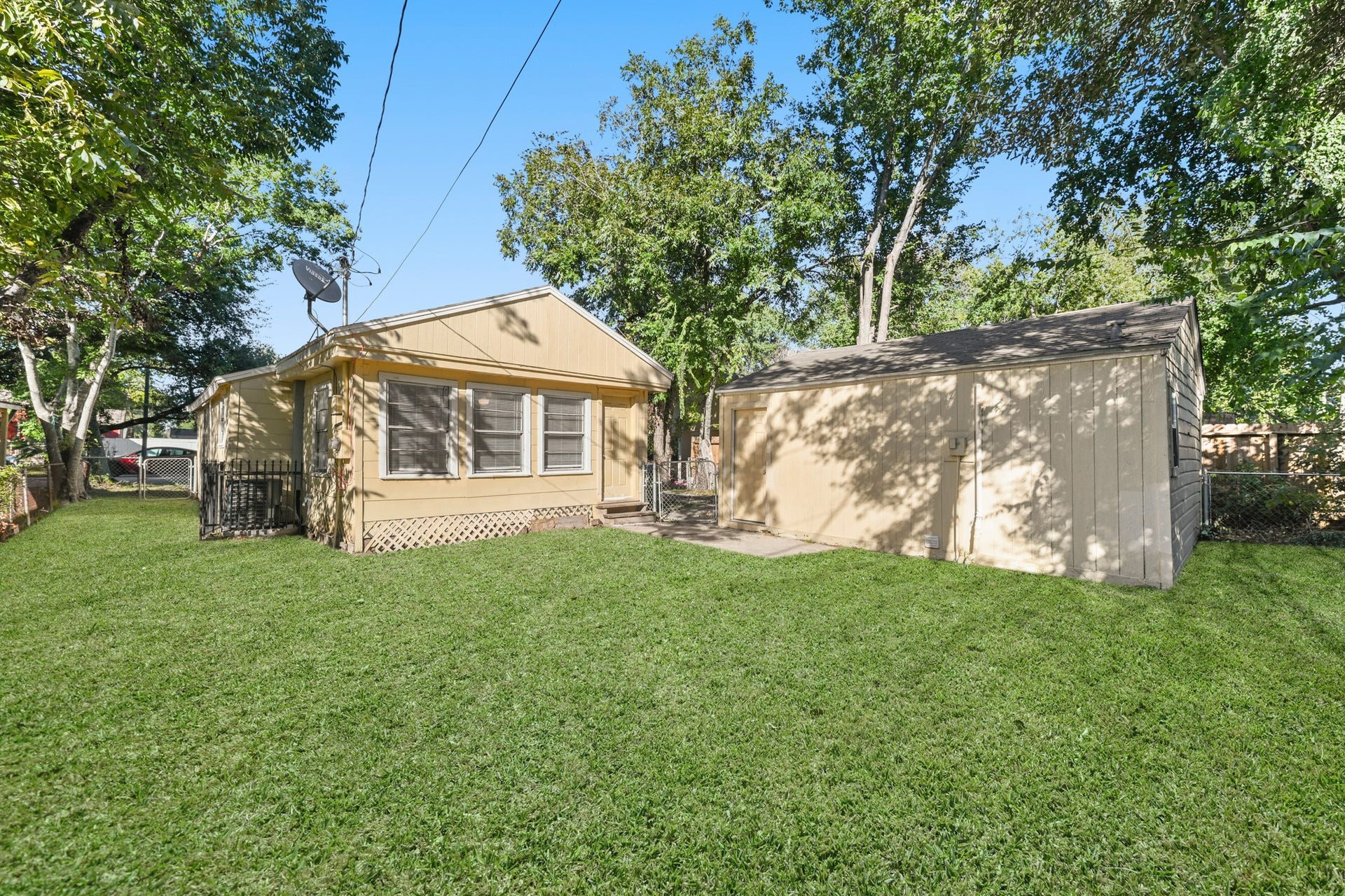 203 W Hart Avenue, Pasadena, TX 77506 203 W Hart Avenue, Pasadena, TX 77506