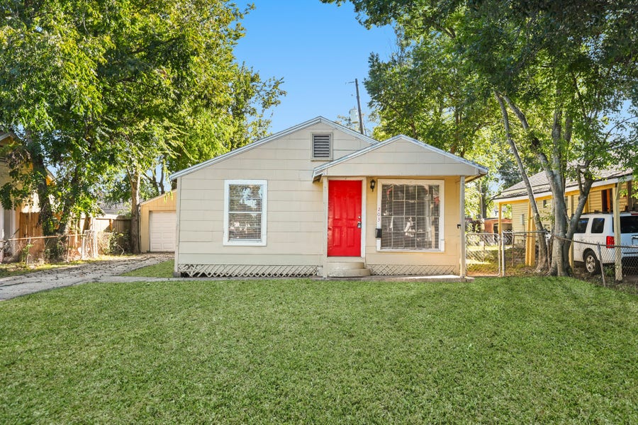 Property photo for 203 W Hart Avenue, Pasadena, TX