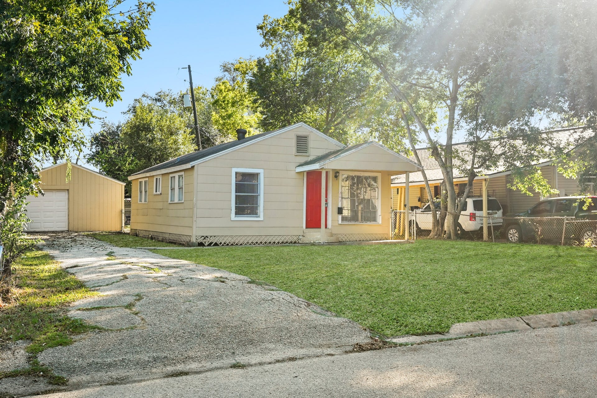 203 W Hart Avenue, Pasadena, TX 77506 203 W Hart Avenue, Pasadena, TX 77506