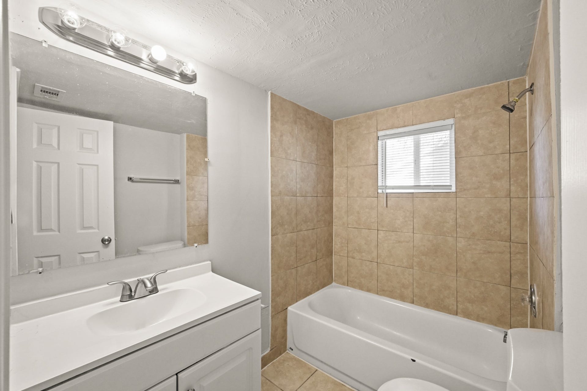 203 W Hart Avenue, Pasadena, TX 77506 203 W Hart Avenue, Pasadena, TX 77506