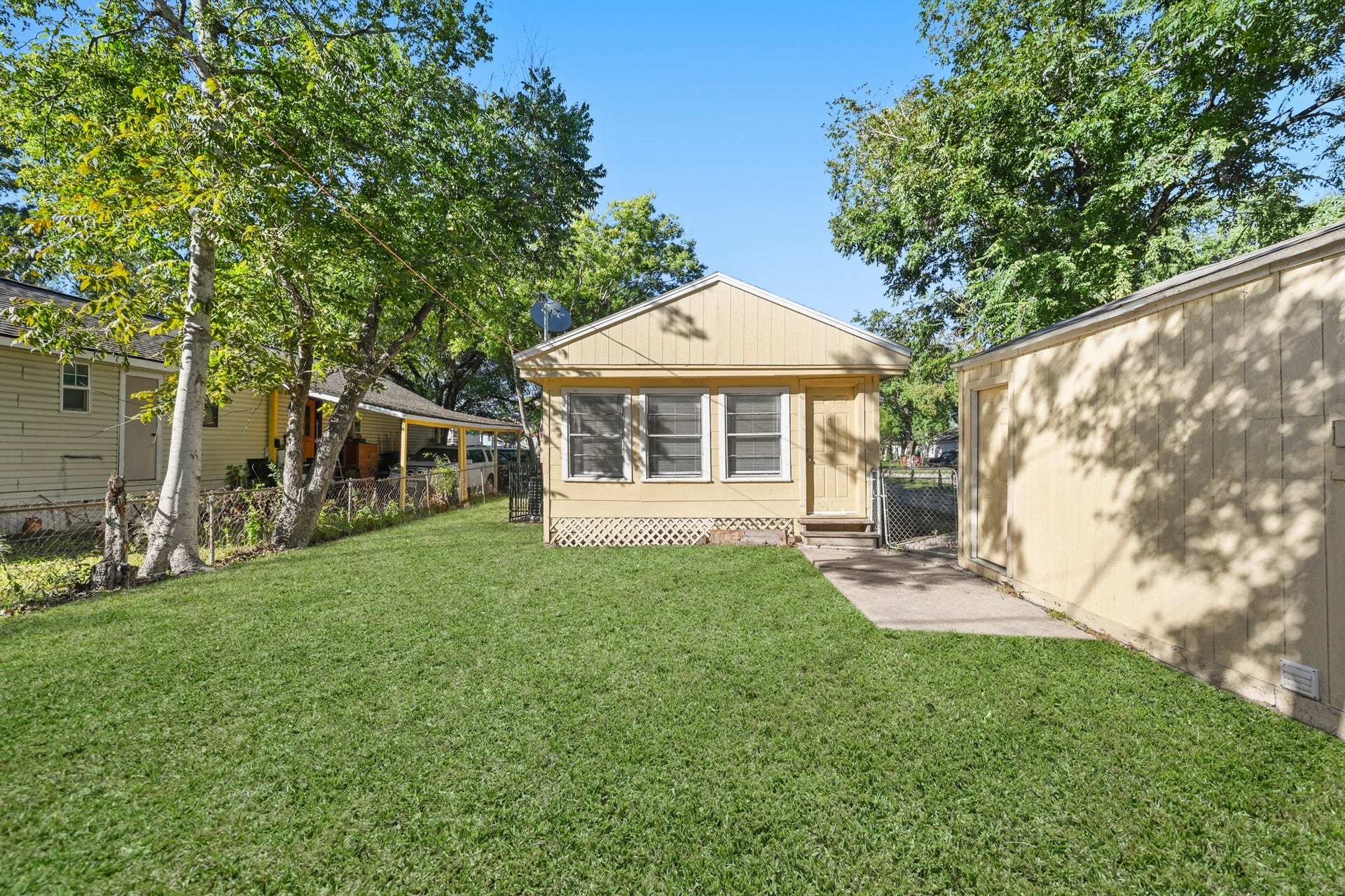 203 W Hart Avenue, Pasadena, TX 77506 203 W Hart Avenue, Pasadena, TX 77506