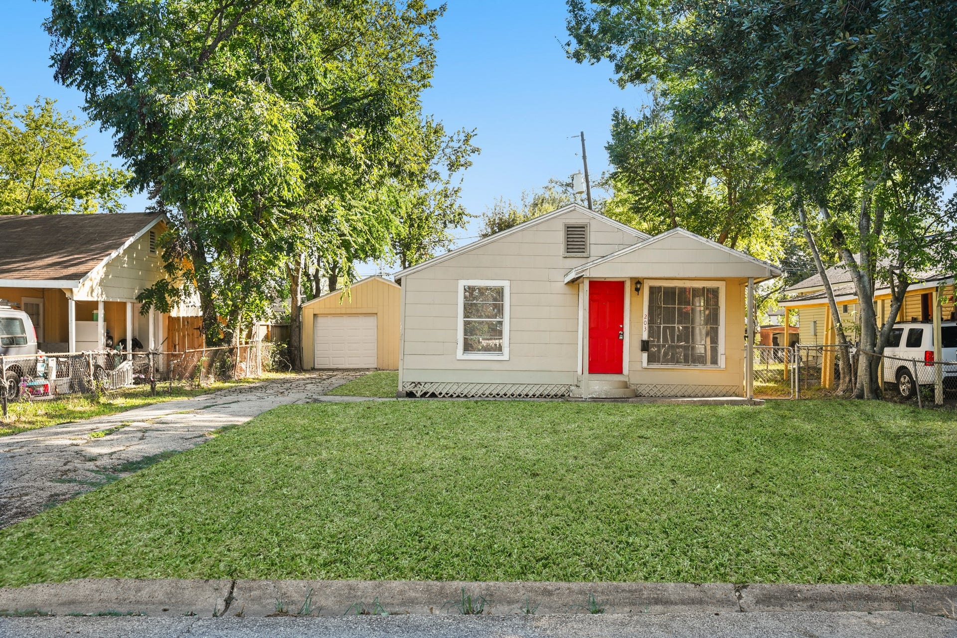 203 W Hart Avenue, Pasadena, TX 77506 203 W Hart Avenue, Pasadena, TX 77506