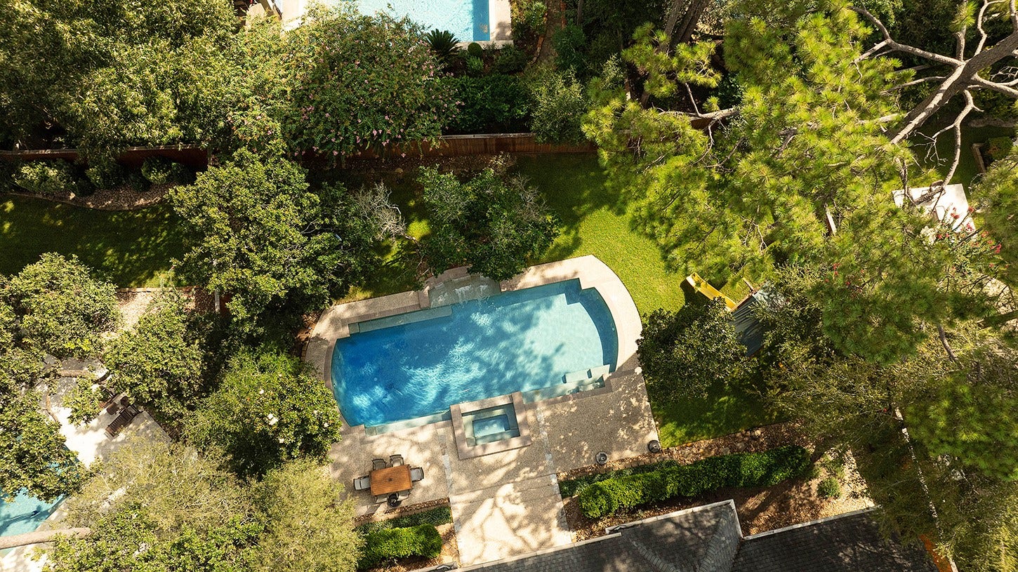 10 Snow Pond Place, The Woodlands, TX 77382 10 Snow Pond Place, The Woodlands, TX 77382