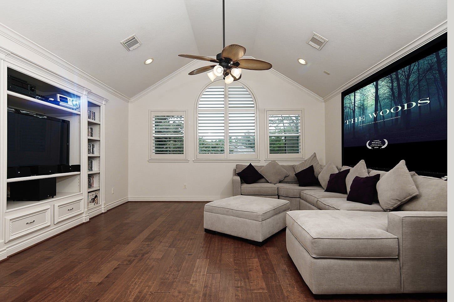 10 Snow Pond Place, The Woodlands, TX 77382 This stunning media room features a vaulted ceiling and hardwood flooring, which provide rich texture and warmth.