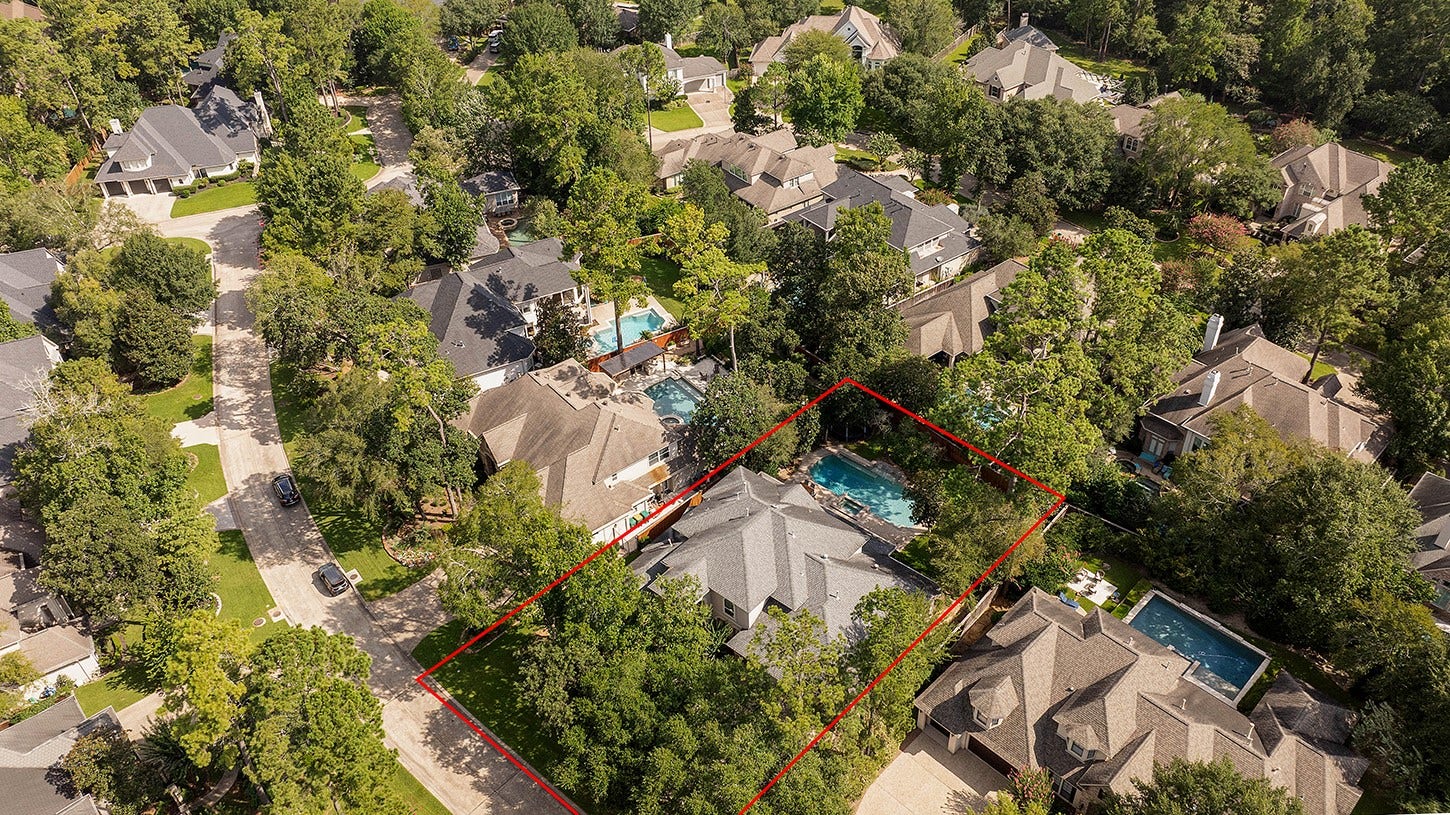 10 Snow Pond Place, The Woodlands, TX 77382 10 Snow Pond Place, The Woodlands, TX 77382