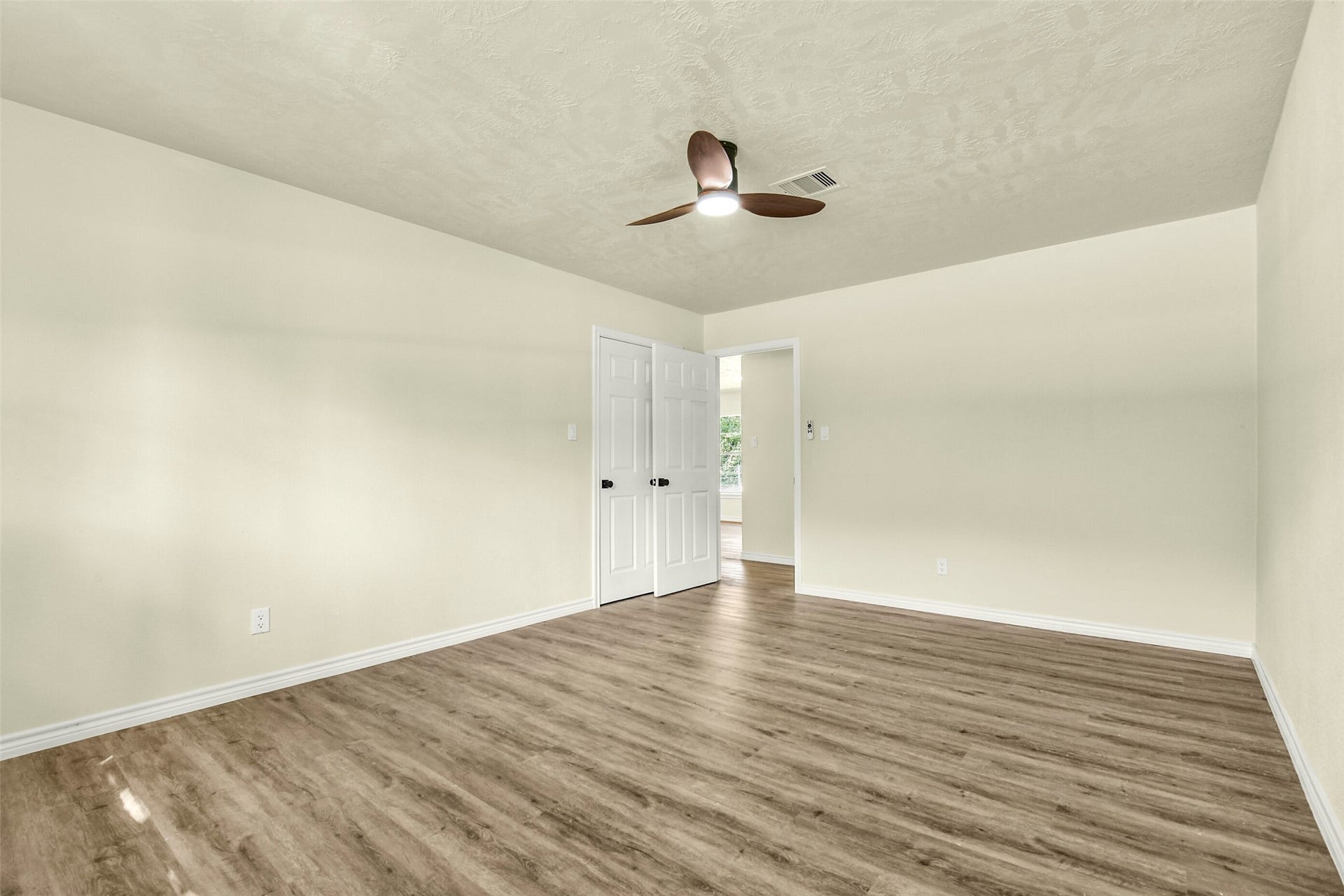 319 E South Street, Alvin, TX 77511 319 E South Street, Alvin, TX 77511
