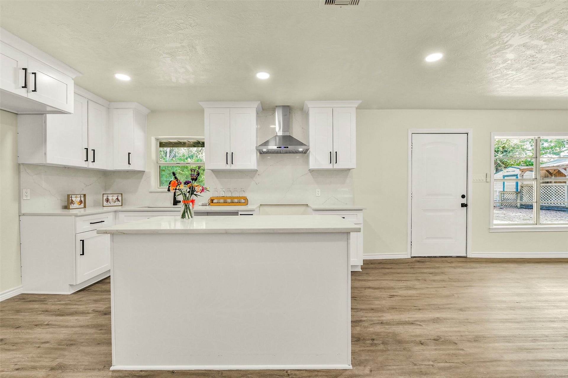 319 E South Street, Alvin, TX 77511 319 E South Street, Alvin, TX 77511