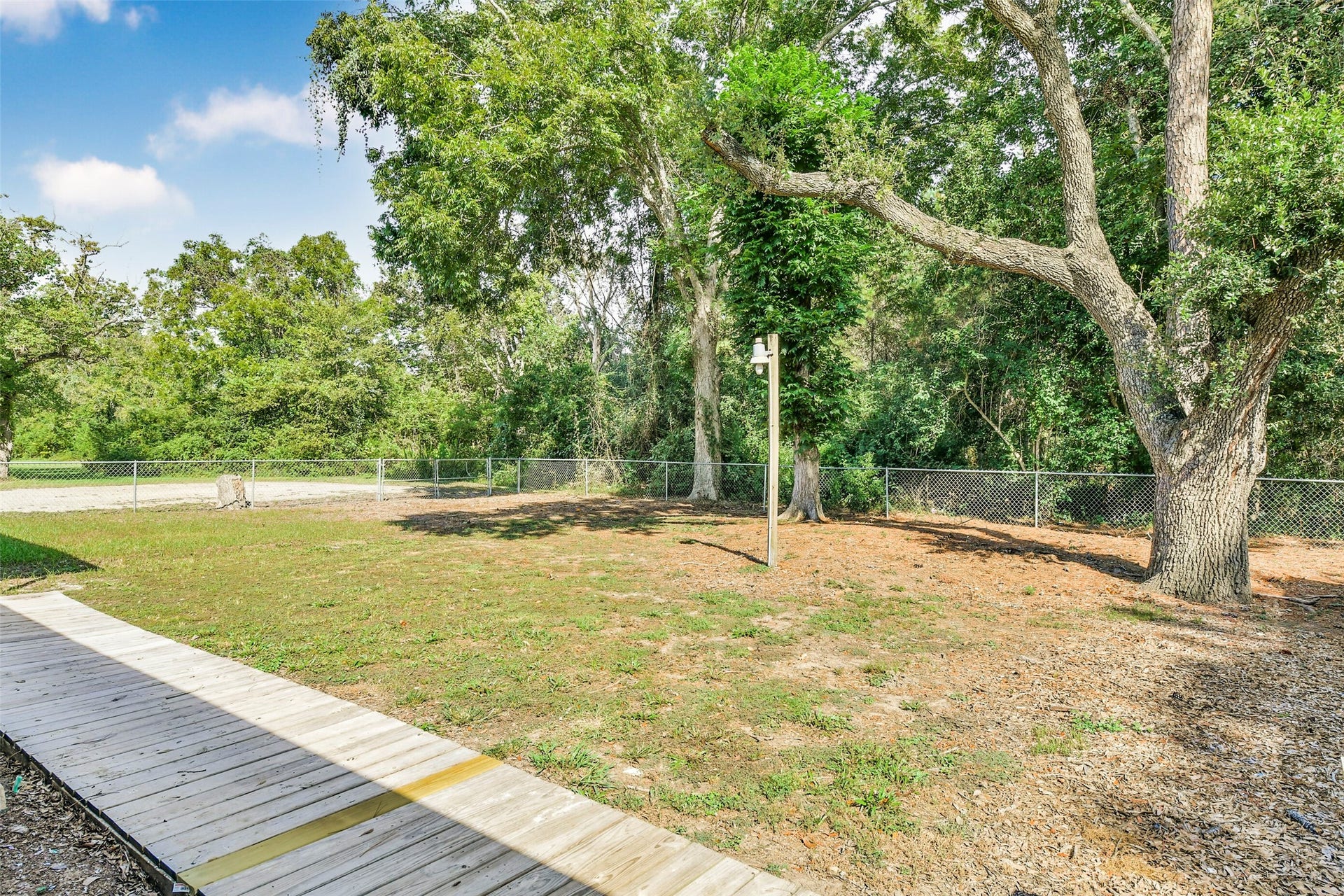 319 E South Street, Alvin, TX 77511 319 E South Street, Alvin, TX 77511