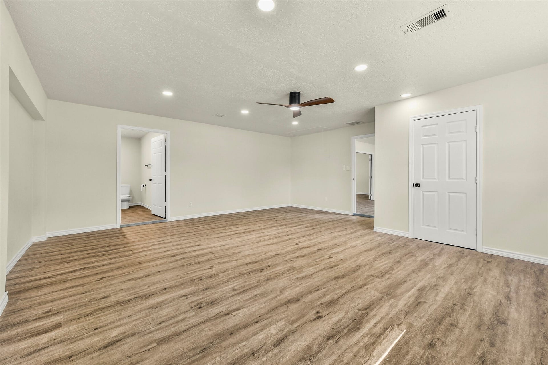 319 E South Street, Alvin, TX 77511 319 E South Street, Alvin, TX 77511