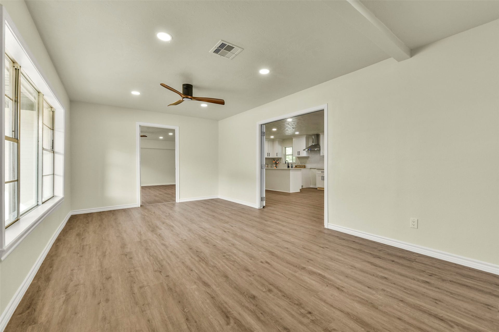 319 E South Street, Alvin, TX 77511 319 E South Street, Alvin, TX 77511