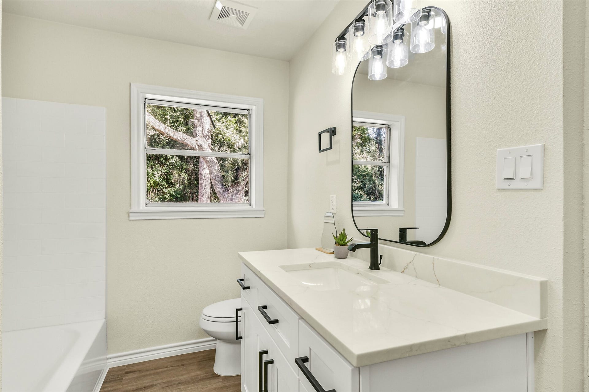 319 E South Street, Alvin, TX 77511 319 E South Street, Alvin, TX 77511