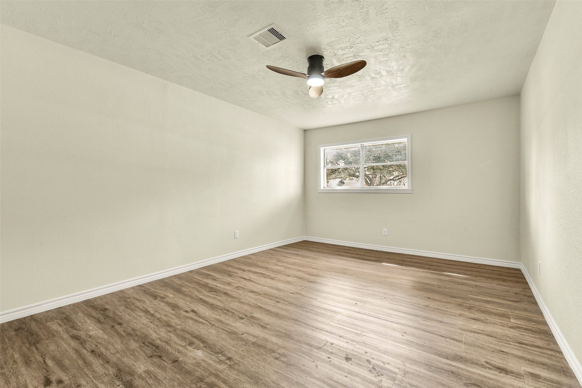319 E South Street, Alvin, TX 77511 319 E South Street, Alvin, TX 77511