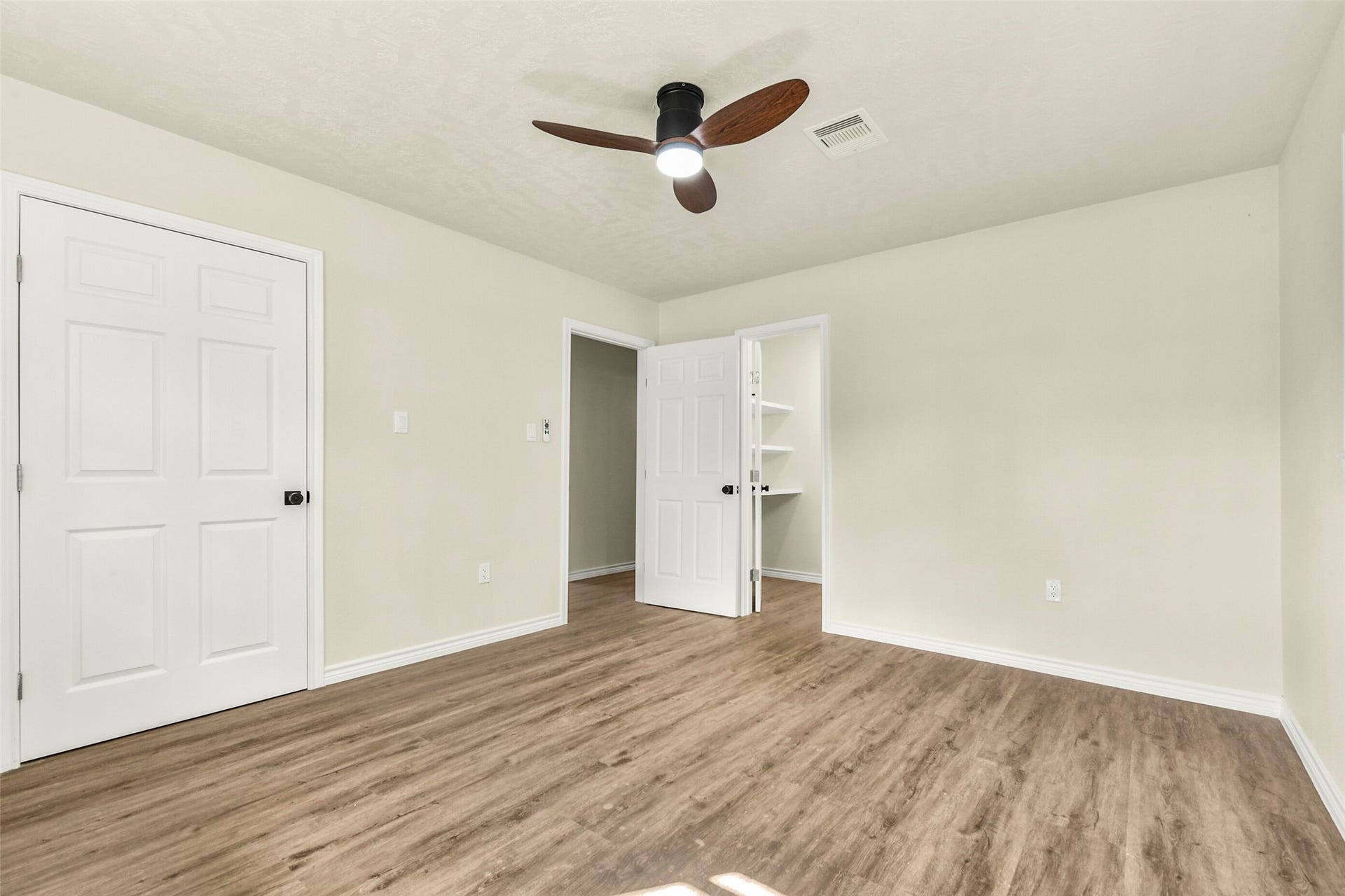 319 E South Street, Alvin, TX 77511 319 E South Street, Alvin, TX 77511