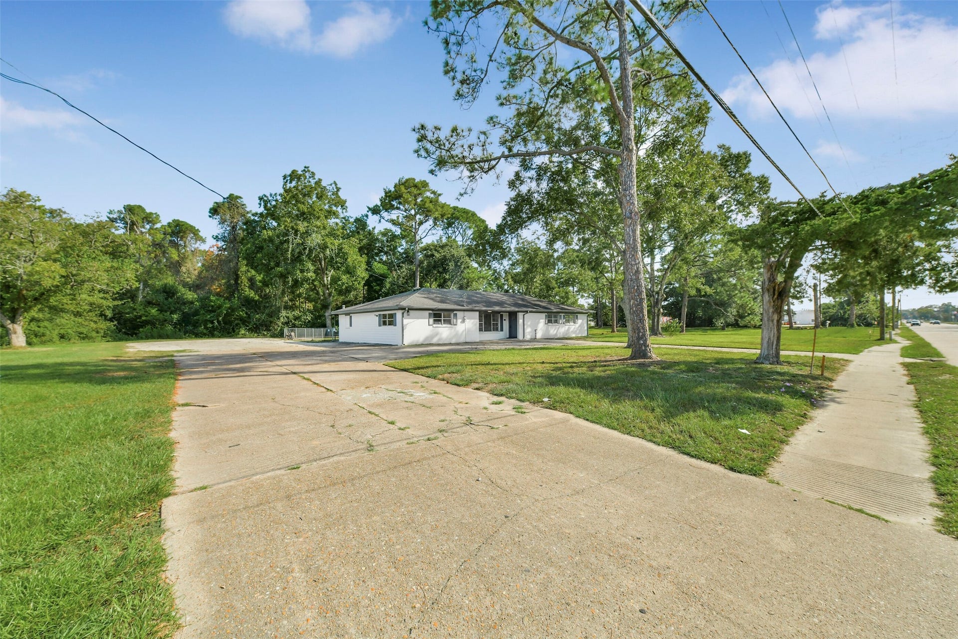319 E South Street, Alvin, TX 77511 319 E South Street, Alvin, TX 77511
