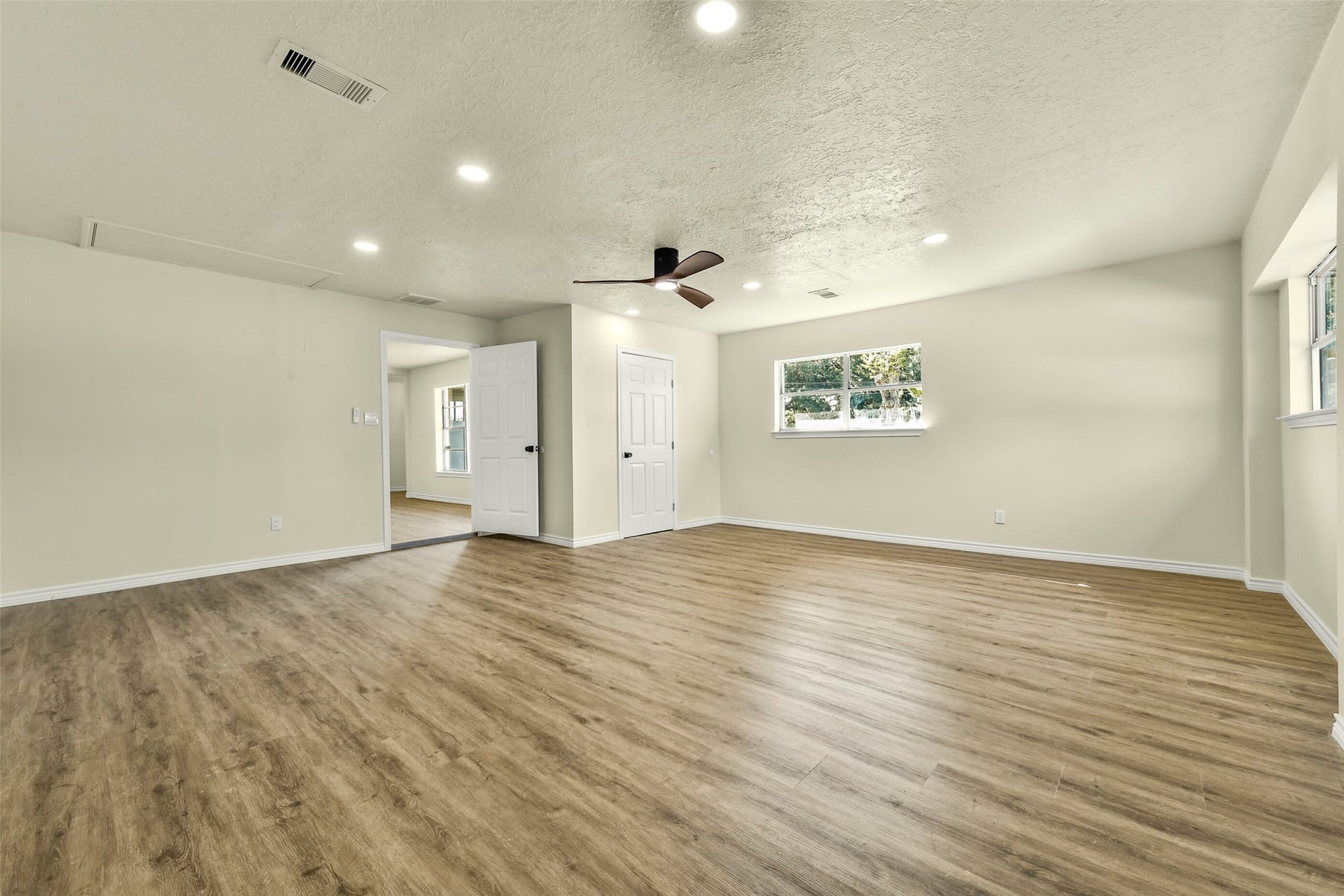 319 E South Street, Alvin, TX 77511 319 E South Street, Alvin, TX 77511