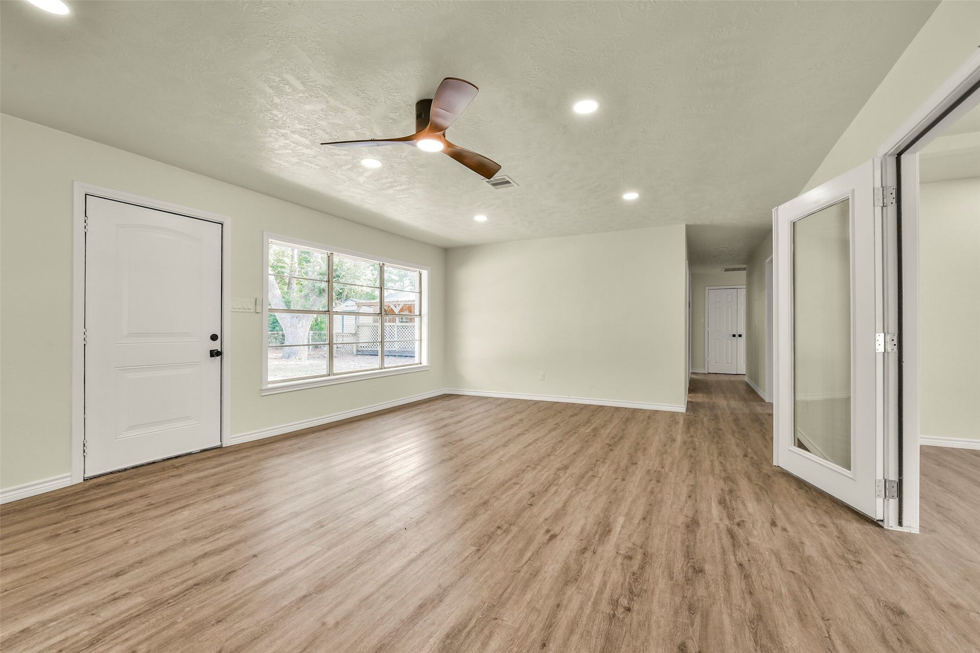 319 E South Street, Alvin, TX 77511 319 E South Street, Alvin, TX 77511