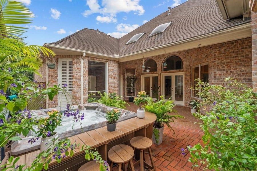 Property photo for 5038 Huntwick Parc Court, Houston, TX