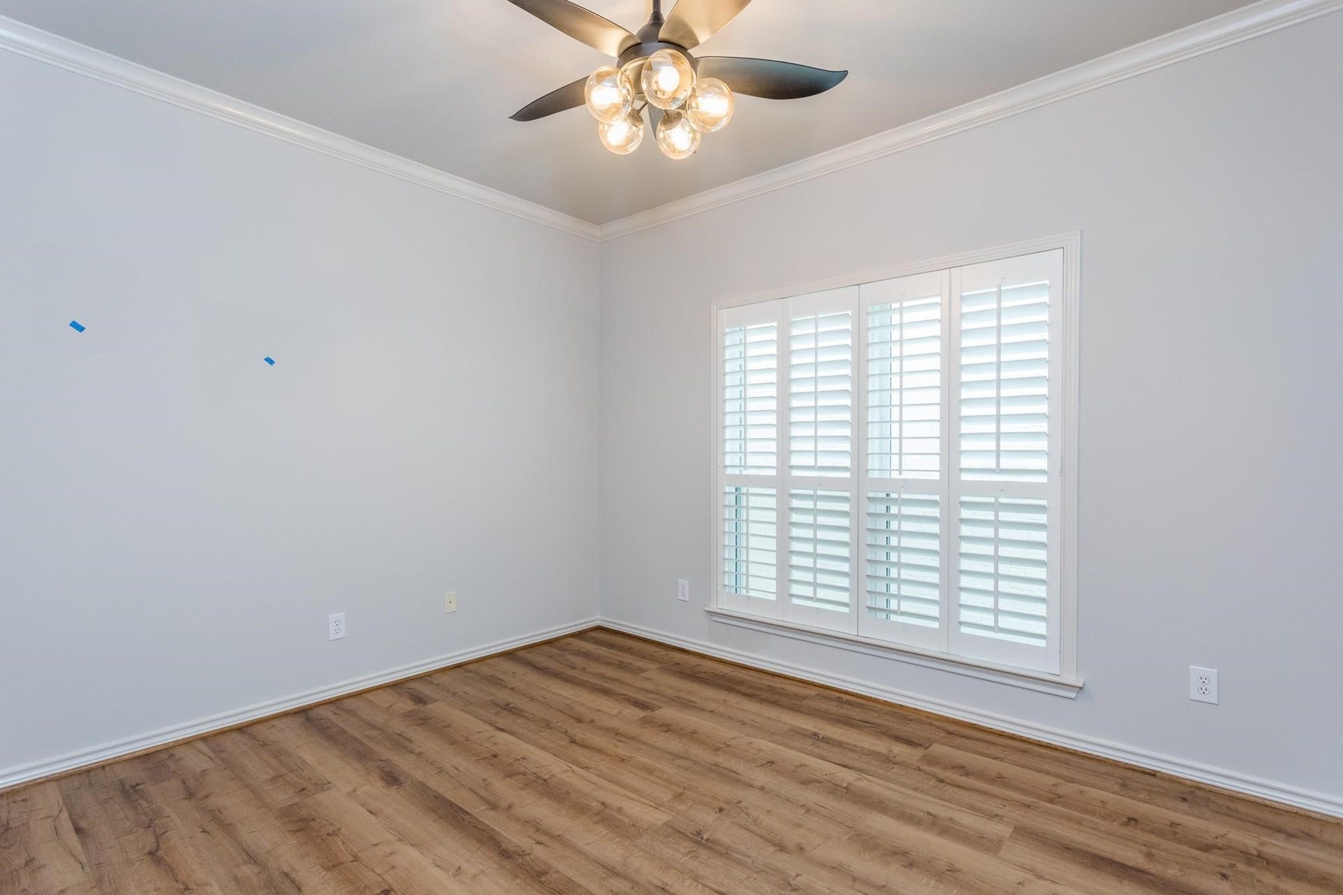 Secondary bedroom.