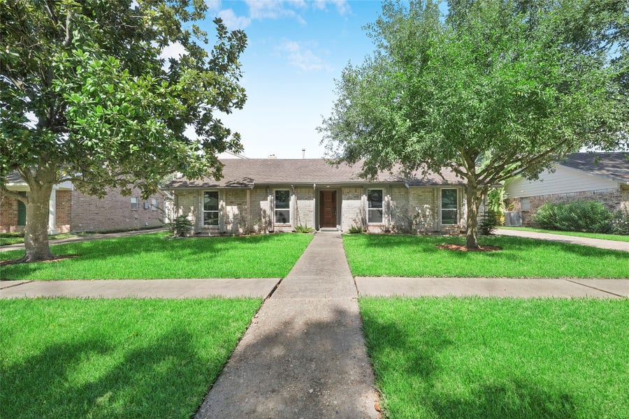 Property photo for 1726 Ashford Hollow Lane, Houston, TX