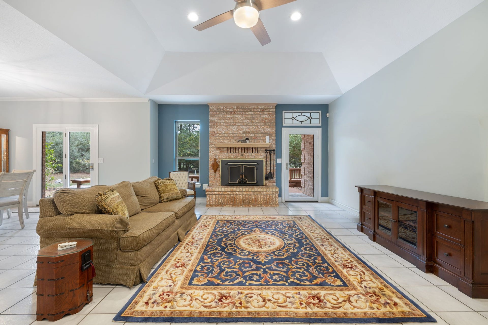 8803 Sendera Drive, Magnolia, TX 77354 8803 Sendera Drive, Magnolia, TX 77354