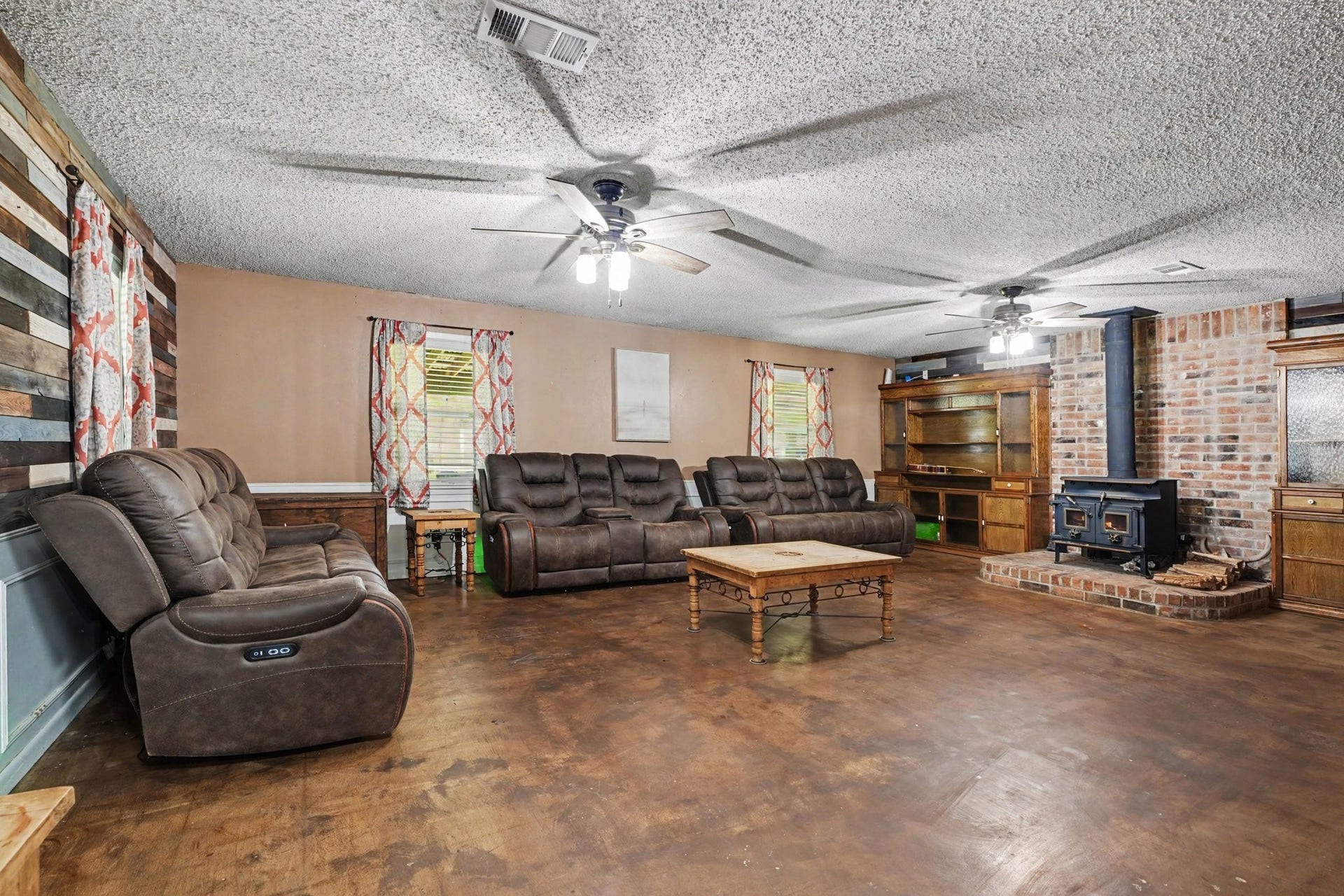 17310 Mcdonald Road, Alvin, TX 77511 Fourt View of living room