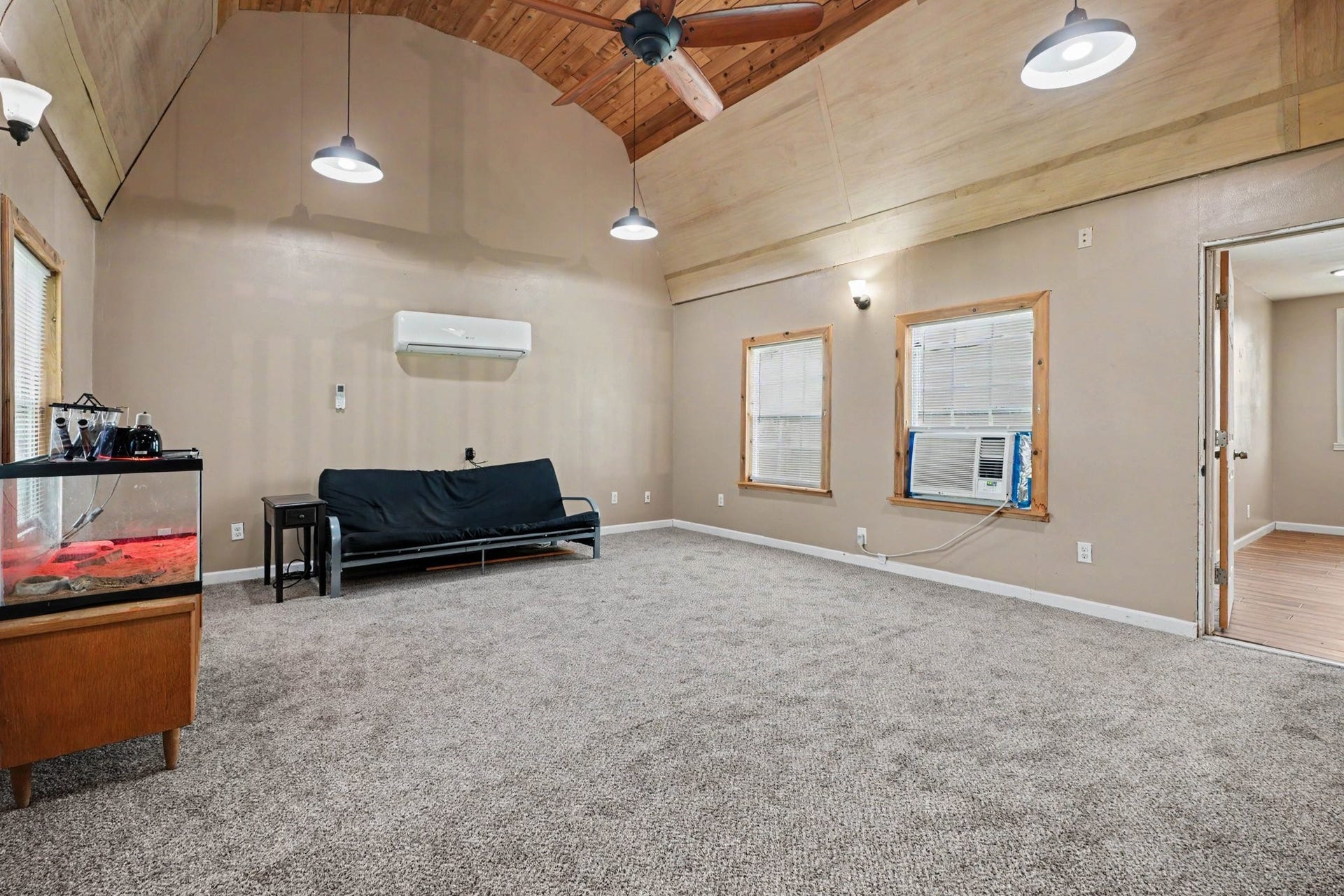 17310 Mcdonald Road, Alvin, TX 77511 Guest house living area